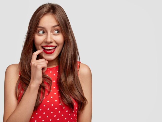 Transform Your Confidence with a Hollywood Smile
